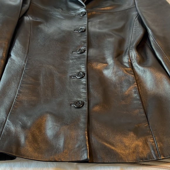 Women’s Michael Hoban Leather Jacket. Size 8 Classic Black. 5 Button down. - Picture 5 of 9